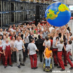 200 cm aufblasbarer Ball auf Linde Firmenevent